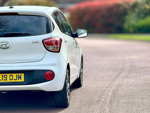 Hyundai i10 1.0 i10 Play 5dr 57
