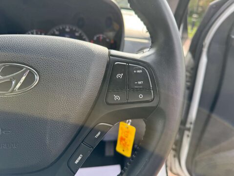 Hyundai i10 1.0 i10 Play 5dr 37