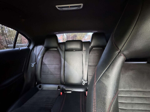 Mercedes-Benz A Class 1.5 A180 BlueEfficiency AMG Sport CDi Auto 5dr 31