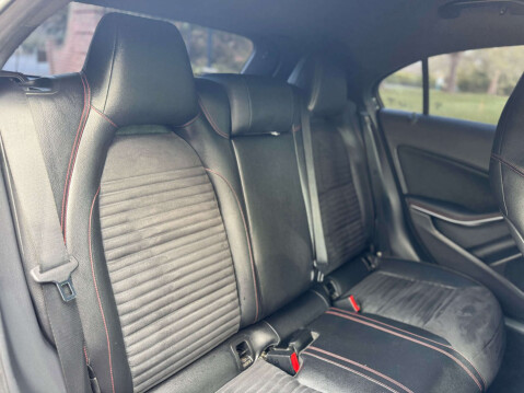 Mercedes-Benz A Class 1.5 A180 BlueEfficiency AMG Sport CDi Auto 5dr 33