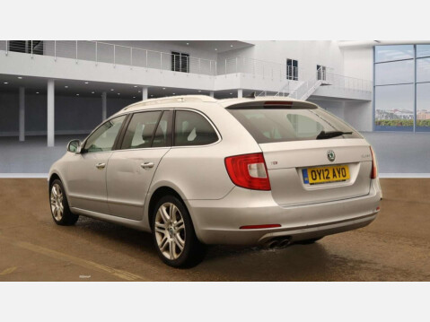 Skoda Superb 2.0 Superb Elegance TDI CR Semi-Auto 5dr 3