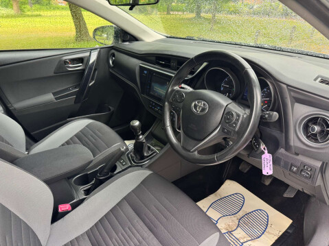 Toyota Auris 1.2 Auris Business Edition VVT-i 5dr 25