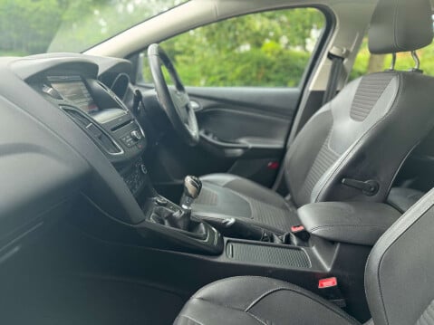 Ford Focus 1.0 Focus Titanium X 5dr 42
