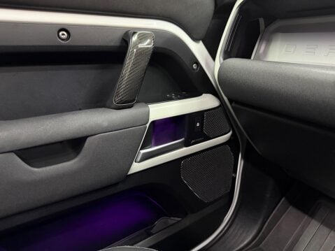 Land Rover Defender 3.0 D250 MHEV HSE Auto 4WD Euro 6 (s/s) 3dr 32