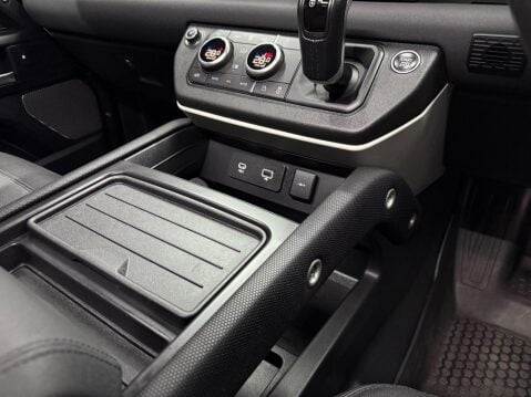 Land Rover Defender 3.0 D250 MHEV X-Dynamic S Auto 4WD Euro 6 (s/s) 3dr 10
