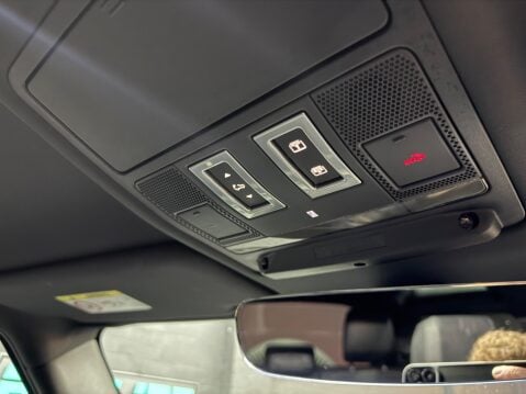 Land Rover Defender 3.0 D250 MHEV X-Dynamic S Auto 4WD Euro 6 (s/s) 3dr 32