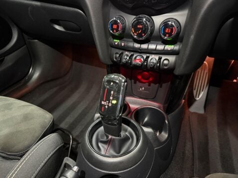 Mini Hatch 2.0 Cooper S Sport Steptronic Euro 6 (s/s) 3dr 21