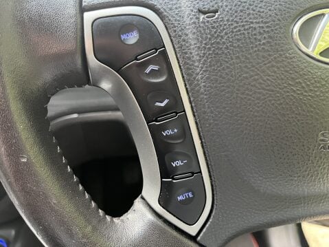 Hyundai SANTA FE PREMIUM 4X4 CRDI 6 SPEED MANUAL. 16