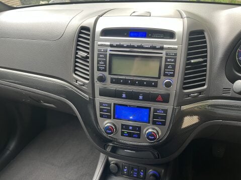Hyundai SANTA FE PREMIUM 4X4 CRDI 6 SPEED MANUAL. 13