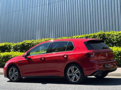 Volkswagen Golf R-LINE TSI 8