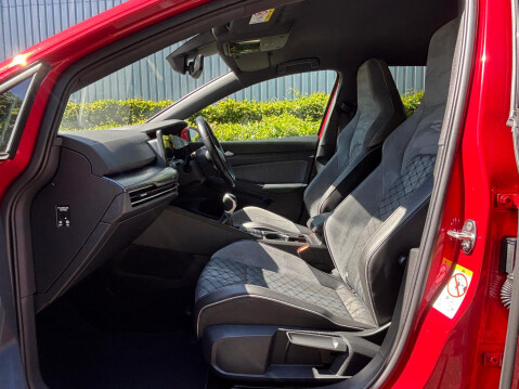 Volkswagen Golf R-LINE TSI 17