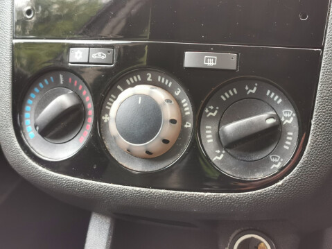 Vauxhall Corsa DESIGN 16V TWINPORT 18