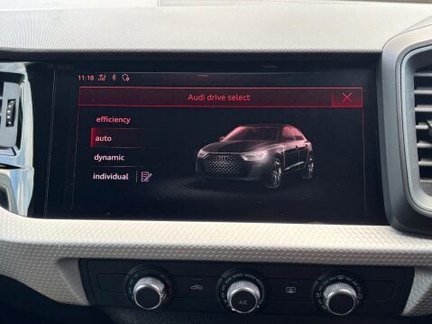 Audi A1 SPORTBACK TFSI S LINE 19