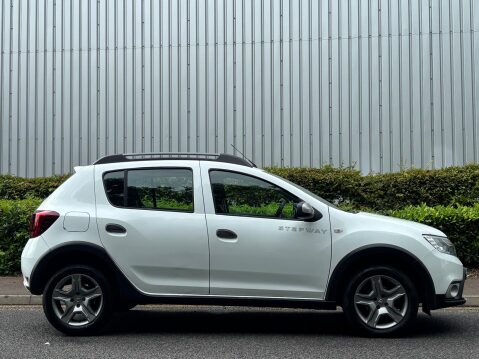 Dacia Sandero Stepway ESSENTIAL TCE 5