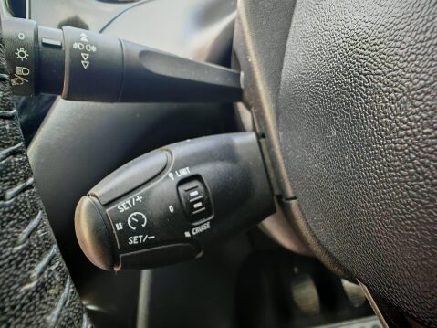 Peugeot 208 1.2 VTi PureTech Style Euro 6 5dr 17