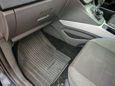 Ford Kuga 2.0 TDCi Zetec 2WD Euro 4 5dr 19