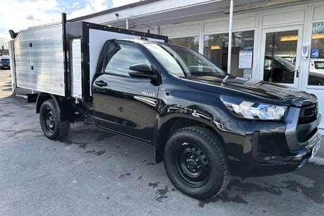 Toyota Hilux Active 4WD D-4D 150 ps S/C Arborous Tipper with Toolbox 5