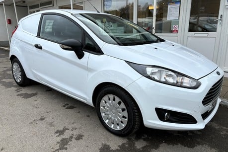 Ford Fiesta Econetic 95 ps Tdci with Air Conditioning 4
