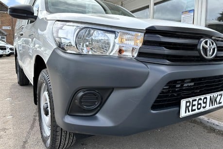Toyota Hilux Active 4WD D-4D S/C Pickup with Truckman Canopy 21