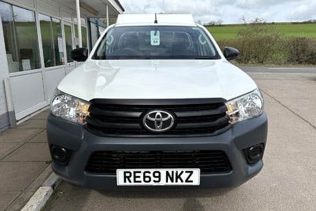Toyota Hilux Active 4WD D-4D S/C Pickup with Truckman Canopy 10