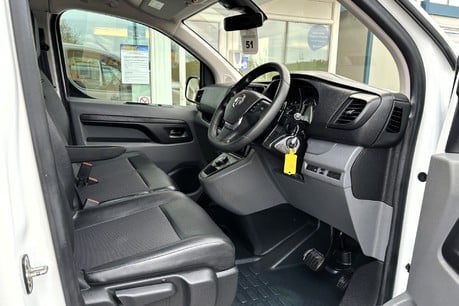 Vauxhall Vivaro L1H1 3100 180 ps Elite Panel Van - Automatic 21