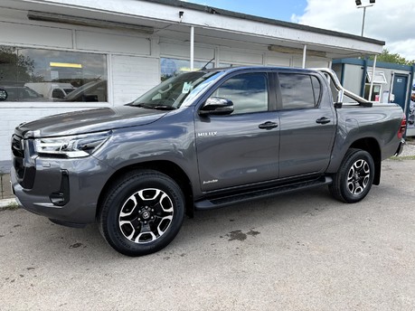 Toyota Hilux Invincible 4WD D-4D Double Cab Automatic Pickup