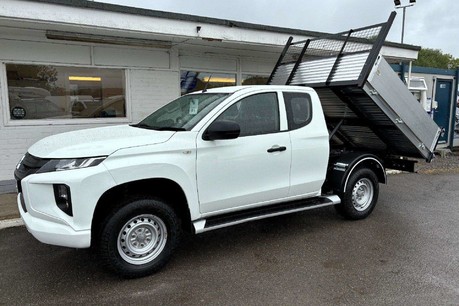 Mitsubishi L200 4Life Club Cab DI-D 4WD Tipper 1