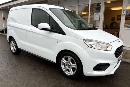 Ford Transit Courier 1.0 Ecoboost Limited - Sat Nav 5