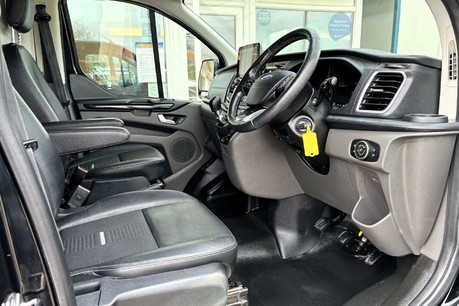 Ford Transit Custom 300 Active 130 ps with Sat Nav 18