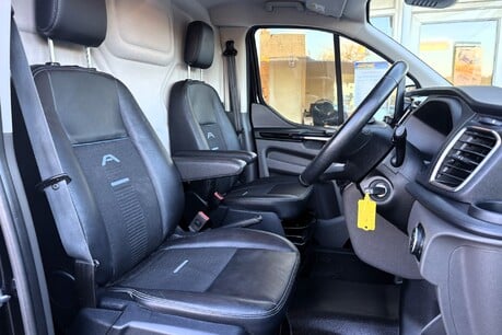 Ford Transit Custom 300 L1 130 ps Active Panel Van with Sat Nav 30