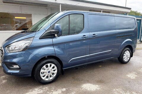 Ford Transit Custom 300 L2 170 ps Limited Panel Van - Power Invertor 1