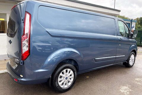 Ford Transit Custom 300 L2 170 ps Limited Panel Van - Power Invertor 2