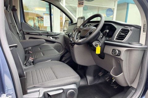 Ford Transit Custom 300 L2 170 ps Limited Panel Van - Power Invertor 17