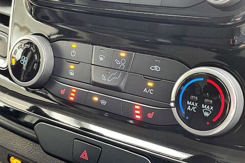 Ford Transit Custom 300 L2 170 ps Limited Panel Van - Power Invertor 19