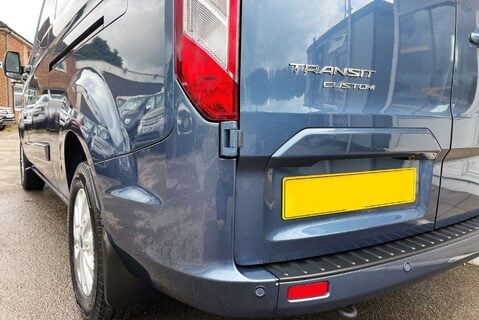 Ford Transit Custom 300 L2 170 ps Limited Panel Van - Power Invertor 24