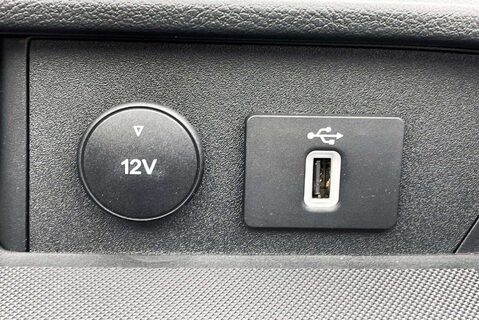 Ford Transit Custom 300 L2 170 ps Limited Panel Van - Power Invertor 27