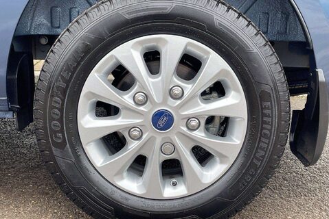 Ford Transit Custom 300 L2 170 ps Limited Panel Van - Power Invertor 30