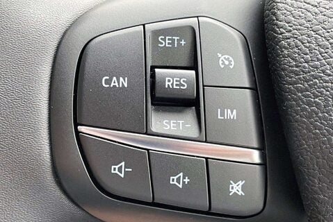 Ford Transit Custom 300 L2 170 ps Limited Panel Van - Power Invertor 33