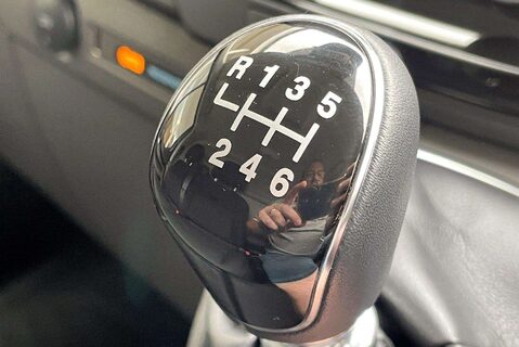 Ford Transit Custom 300 L2 170 ps Limited Panel Van - Power Invertor 36