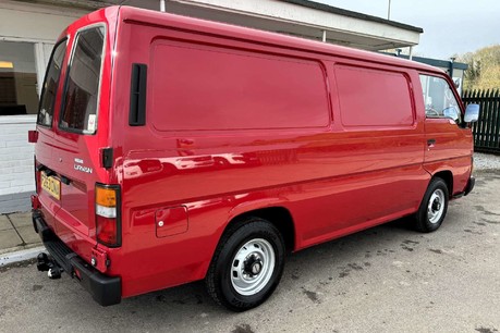 Nissan Urvan 2.0 E24 UrVan 3