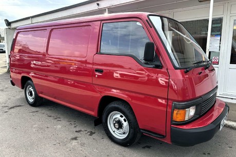 Nissan Urvan 2.0 E24 UrVan 4