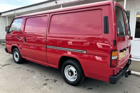 Nissan Urvan 2.0 E24 UrVan 5