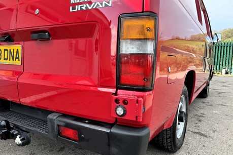 Nissan Urvan 2.0 E24 UrVan 21