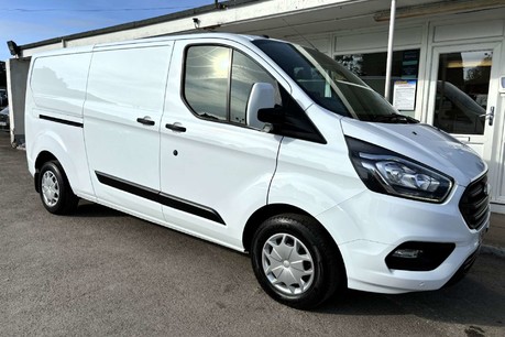 Ford Transit Custom 300 L2 Trend Panel Van - Air Con / Sat Nav / Twin Doors 5