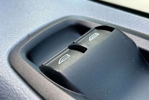 Ford Transit 460 L4 H3 17 Str Minibus with Air Con - Direct from MOD 33