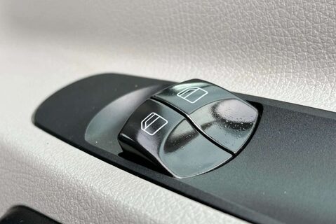 Mercedes-Benz Sprinter 519 4x4 14 Str Minibus - Air Con Con - Ex MOD 47