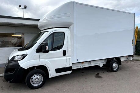 Peugeot Boxer 335 L4 165 ps Luton with Tail Lift - Air Con 1