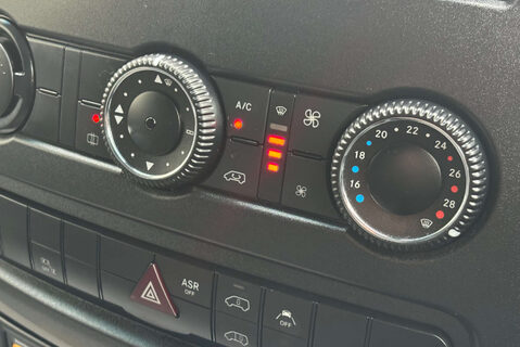 Mercedes-Benz Sprinter 516 Cdi 4x4 Lwb Hr Panel Van - Tail Lift / Air Con 22