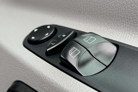 Mercedes-Benz Sprinter 516 Cdi 4x4 Lwb Hr Panel Van - Tail Lift / Air Con 48