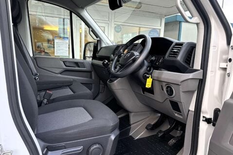 Volkswagen Crafter CR35 L2 H2 Trendline 140 ps Tdi with Tail Lift 20